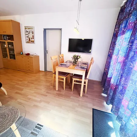 Backbord * Φέμαρν